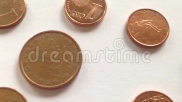 很多欧元硬币视频的预览图