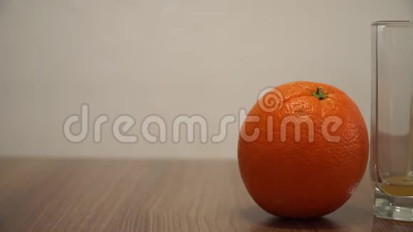 鲜橙汁视频的预览图