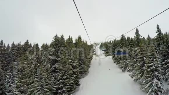 滑雪区空拉椅的POV透视视频的预览图