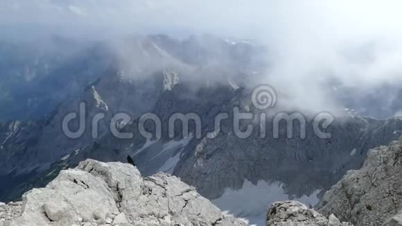 泰斯格比奇美丽的山景视频的预览图