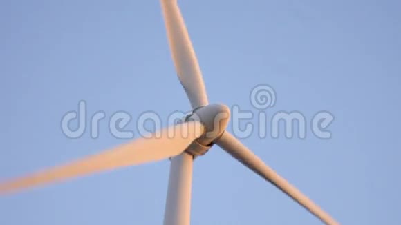 风力发电机特写视频的预览图