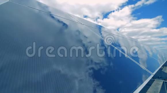 室外太阳能电池板关闭替代绿色能源概念视频的预览图