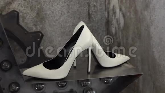 白色鞋子景观视频的预览图