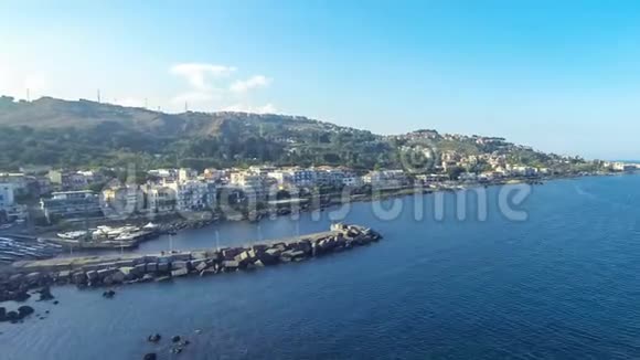 洛基地中海海岸线意大利西西里岛的阿克斯特洛视频的预览图