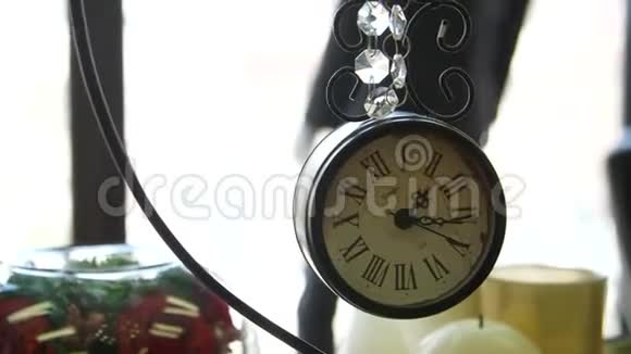 一个复古的钟一分一秒视频的预览图