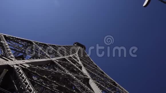 埃菲尔铁塔金属结构透视视频的预览图