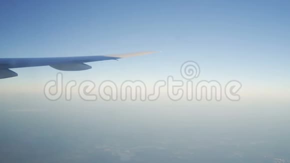 从飞机的看到的云太阳天空视频的预览图