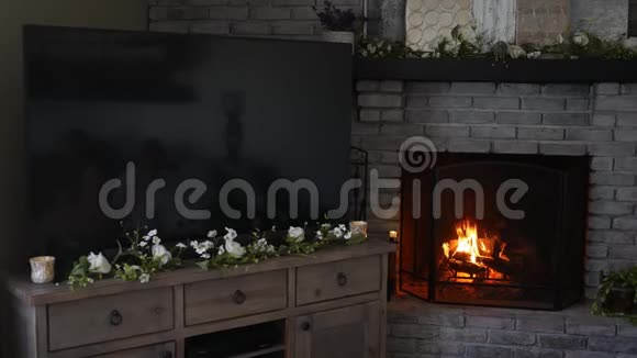 一台4K电视机背景为暖火视频的预览图