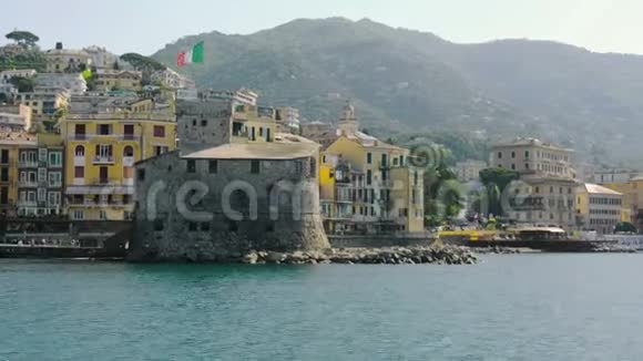 拉帕洛热那瓦意大利拉帕洛利古里安村城堡从一艘游船在提古利奥湾视频的预览图