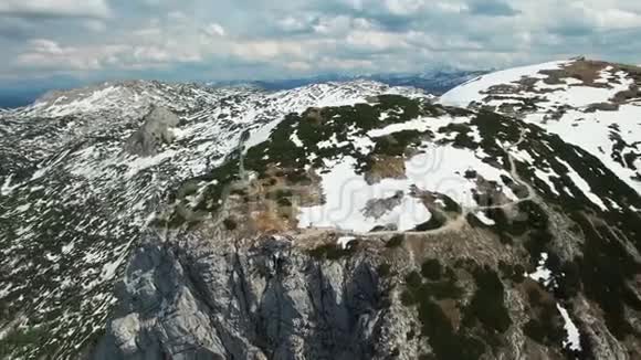 奥贝特拉恩奥地利山区5号芬格尔观测甲板的空中全景视频的预览图