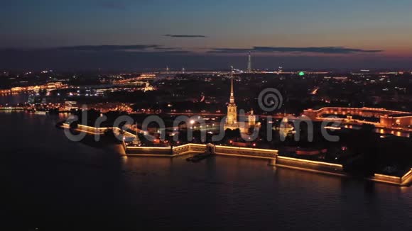 彼得和保罗堡的空中夜景视频的预览图