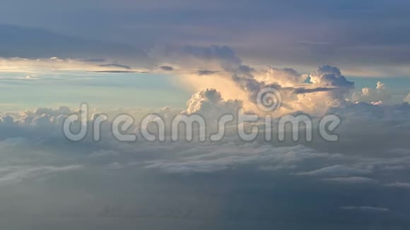 4云天空中景色视频的预览图