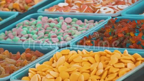玛玛乐糖果展示店甜蜜糖果展示背景生活方式视频的预览图