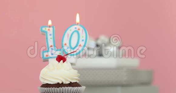 十支10支蛋糕粉底蜡烛视频的预览图