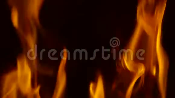环形背景橙色火焰在慢动作中闪烁视频的预览图