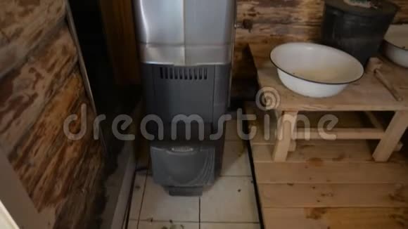 俄罗斯浴室里的木炉视频的预览图