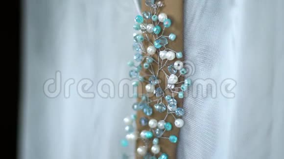 婚礼装饰用铁丝和水晶手工制作视频的预览图