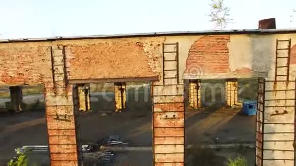矿山采石场水泥厂库存厂区内设有大型水泥罐的建筑行业视频的预览图