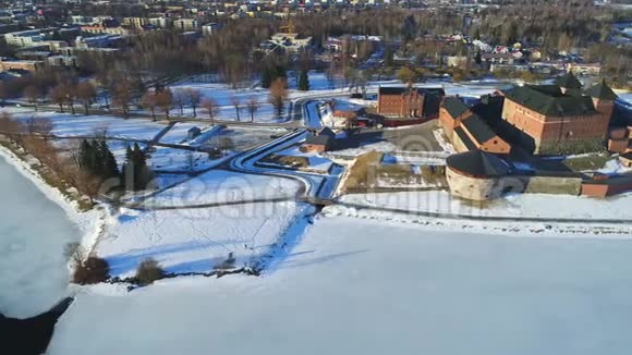观哈梅因林纳市古要塞三月天航拍视频芬兰视频的预览图