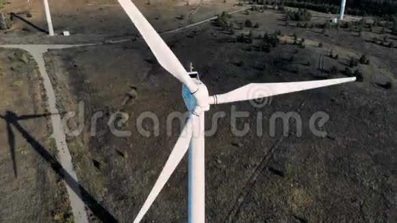 旋转风力涡轮机替代能源概念视频的预览图