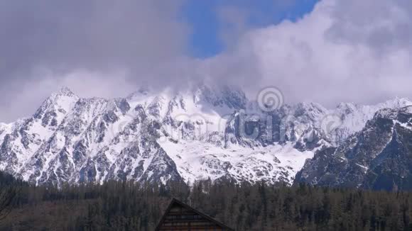云中雪山峰斯特斯克普莱索斯洛伐克高塔特视频的预览图