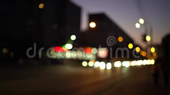 城市夜间交通繁忙视频的预览图