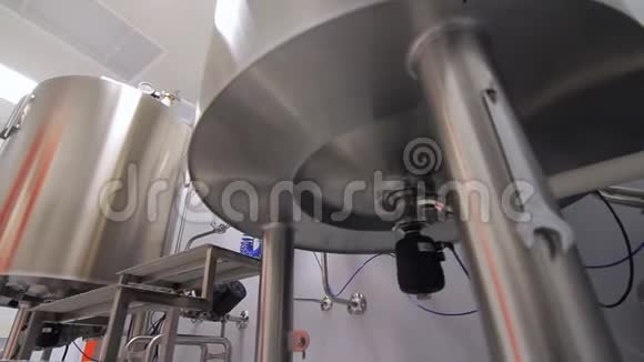 有压力控制的液体储罐制药厂工业设施视频的预览图