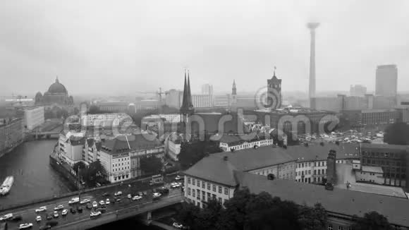 雨天德国柏林地标的鸟瞰图视频的预览图