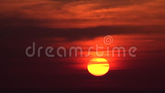 日落日出夏季日落时的天景视频的预览图