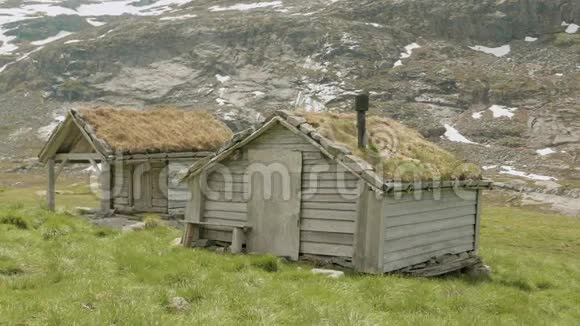 挪威屋顶上有草的房子视频的预览图