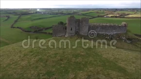 空中观景罗氏城堡丹达克爱尔兰视频的预览图