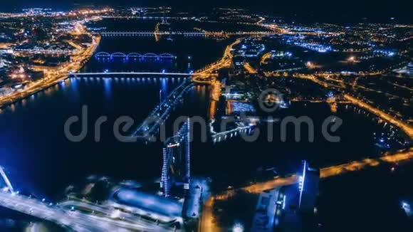 里加市老降无人机飞行达加瓦拉脱维亚河视频的预览图
