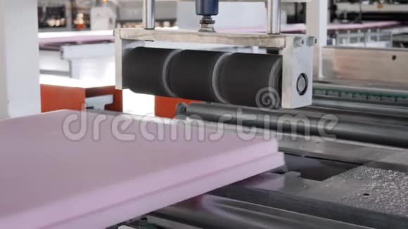 工厂生产泡沫聚苯乙烯的自动设备磨床工具视频的预览图