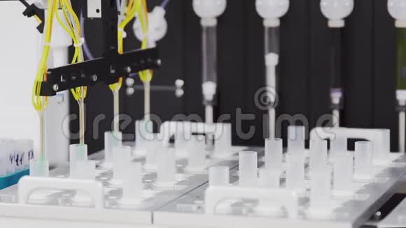 利用机器人识别实验室危险病毒的研究视频的预览图