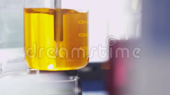 金属部分混合黄液试验视频的预览图
