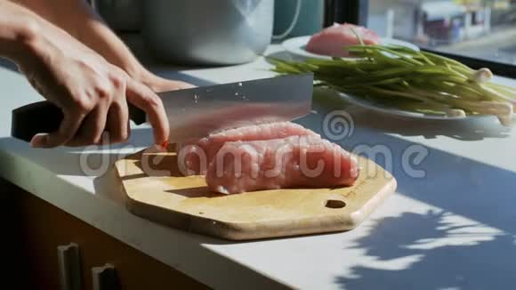 双手切肉刀切肉刀切肉视频的预览图
