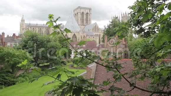 约克明斯特从城墙上看到约克郡英国英国高清镜头视频的预览图
