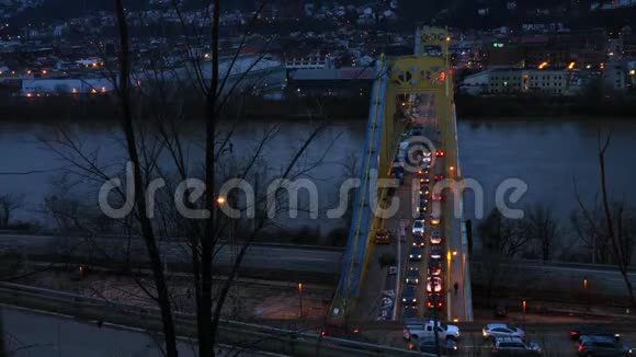宾夕法尼亚州匹兹堡第10街桥的时间推移视频的预览图
