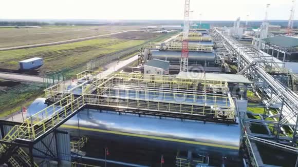 气体加工厂与西斯特恩斯建筑视频的预览图