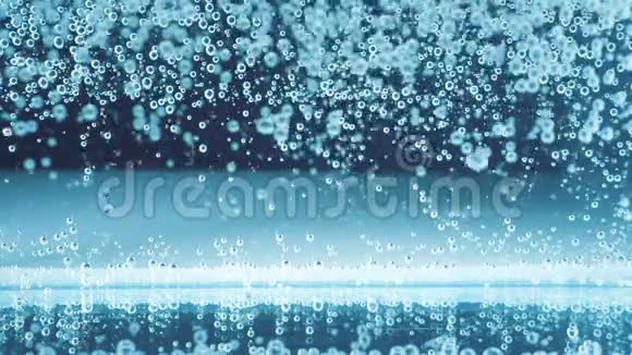 美丽的气泡在水中深蓝色背景慢动作视频的预览图