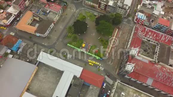 在圣巴诺斯德阿瓜上空拍摄的空中圆圈视频的预览图