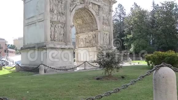 意大利博尼文托的特拉扬拱门视频的预览图