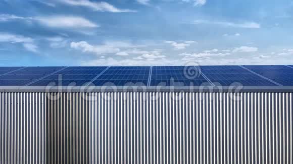 太阳能电池板覆盖的仓库视频的预览图