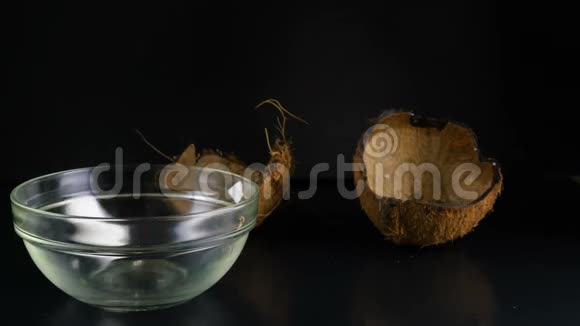 椰子糖落在碗里视频的预览图
