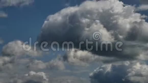 莫斯科俄罗斯克里姆林宫对多云天空的看法视频的预览图