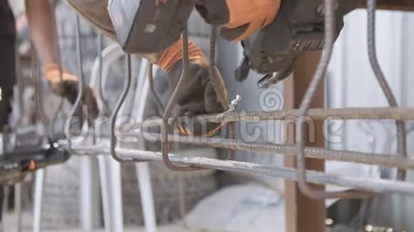 钢筋固定器连接混凝土钢筋视频的预览图