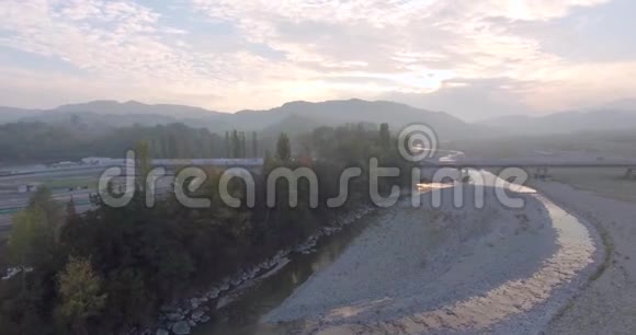 排水河空中景观视频的预览图