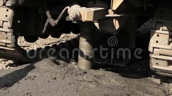 坑钻工业外部坑钻特写视频的预览图