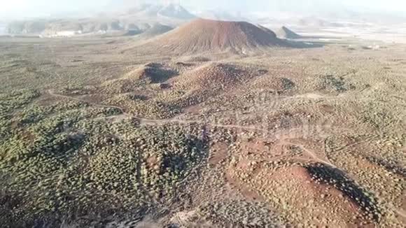 加那利群岛特内里费沙漠地区火山的空中景观视频的预览图