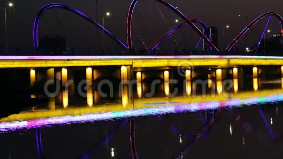 中国南宁市灯光桥夜景视频的预览图